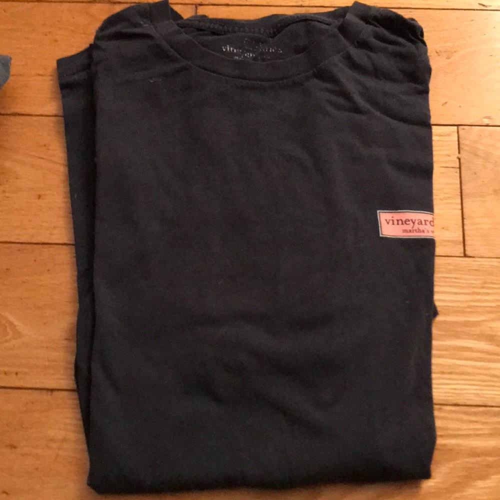 Navy Vineyard Vines T shirt